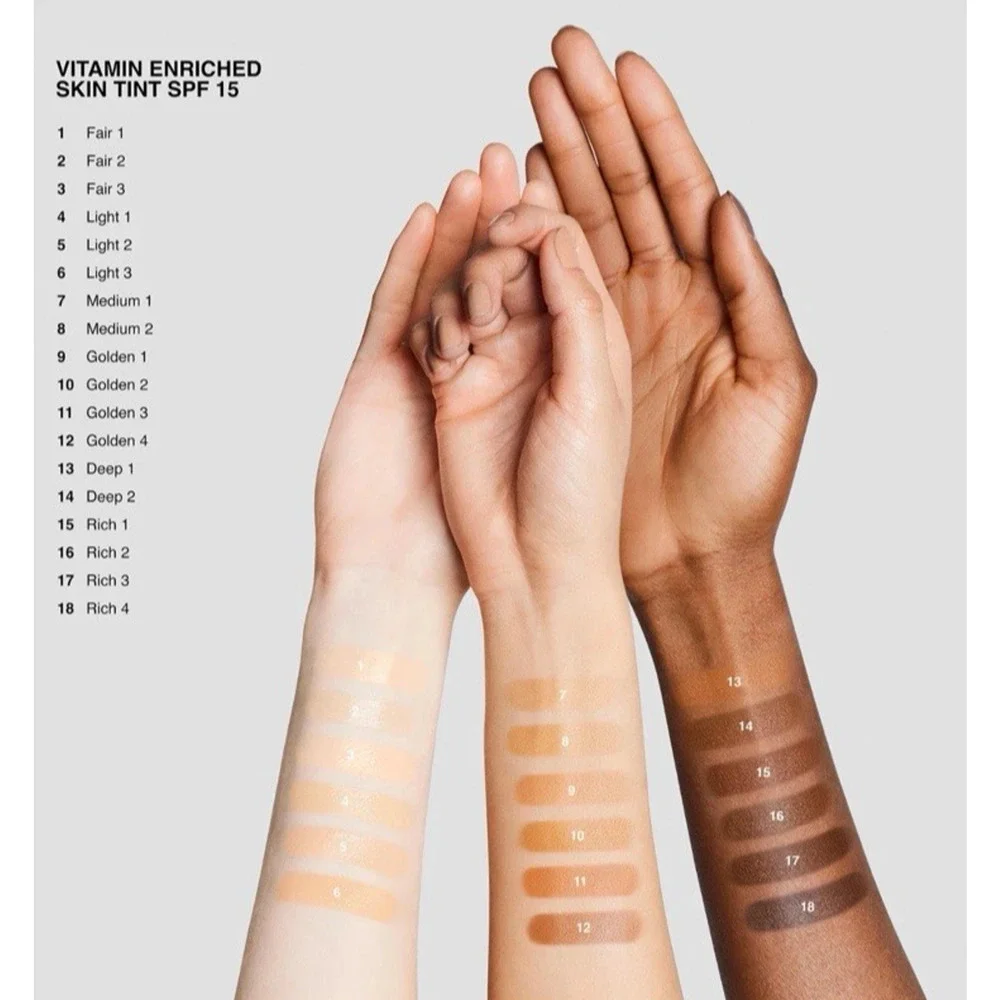 Bobbi Brown - Vitamin Enriched Skin Tint Shade: Golden 4 - SPF 15 - 0.24 fl oz